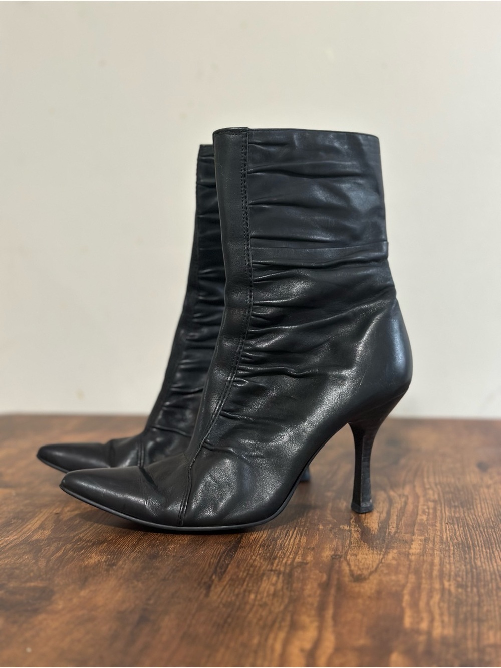 Apostrophe Black Ruched Leather Pointed-Toe Stiletto Ankle Booties